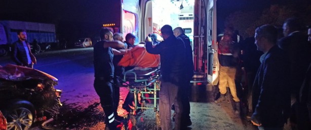 Foto - Tatvan'da zincirleme trafik kazası: 1 ölü, 4 yaralı