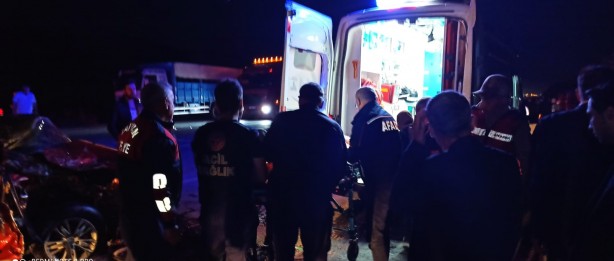 Foto - Tatvan'da zincirleme trafik kazası: 1 ölü, 4 yaralı