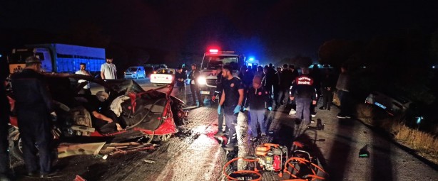 Foto - Tatvan'da zincirleme trafik kazası: 1 ölü, 4 yaralı