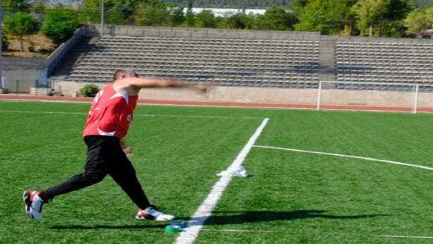 Tavuğu 35 metre fırlattı! Guinness rekoru Türkiye'de kırıldı