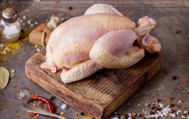 Foto - Tavuğu pişirmeden önce bunu sakın yapmayın!