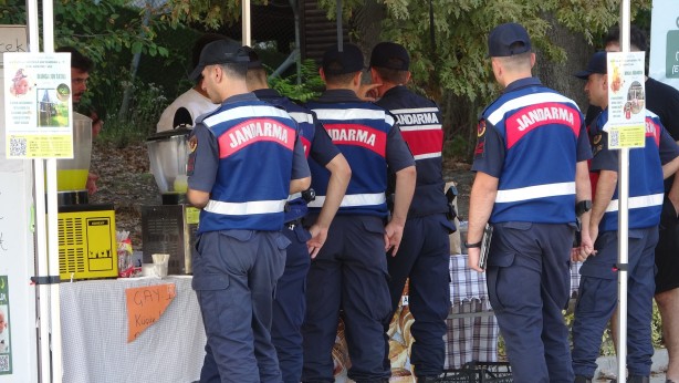 Foto - Tavuklu pilav yiyen 20 kişi hastanelik oldu