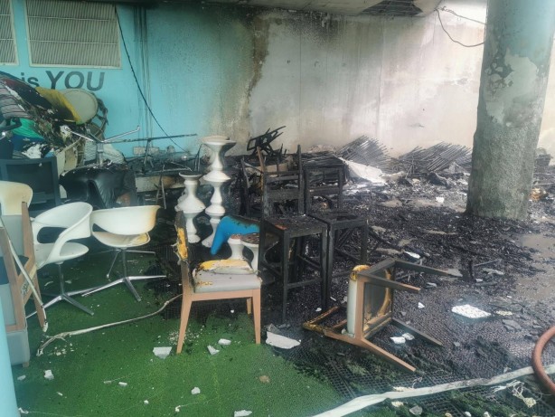 Foto - Tayland Enerji Bakanlığı binasında yangın panikletti