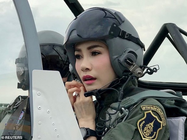 Tayland Kralı'ndan 'resmi metres'e ülkeyi etkileyen doğum günü hediyesi!