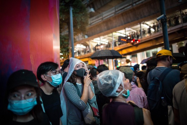 Foto - Tayland'da polis ve halk birbirine girdi!