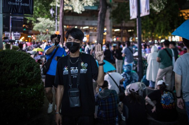 Foto - Tayland'da polis ve halk birbirine girdi!