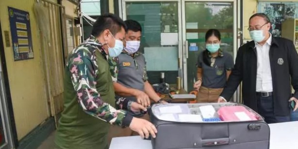 Foto - Tayland’dan Hindistan’a giden yolcunun bavulundan çıkanları görünce çok şaşıracaksınız! Canlı hayvan...