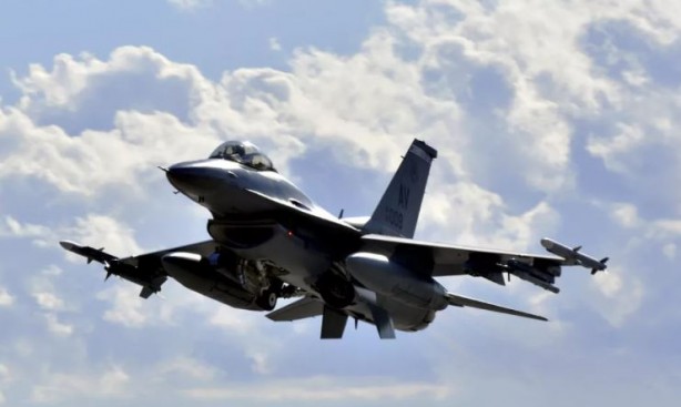 Foto - Tayvan, Çin tehdidine karşı ordusunu güçlendiriyor! Aradığı savaş uçağını ABD'de buldu