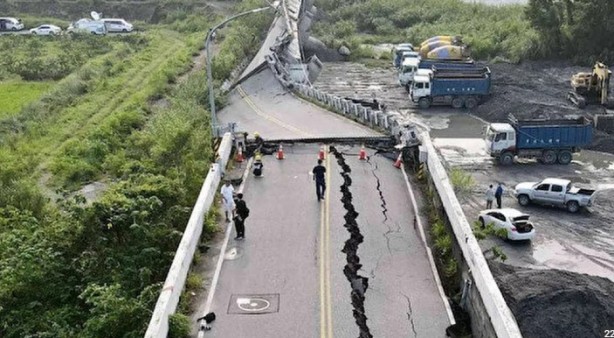 Foto - Tayvan'daki şiddetli deprem sonrası yıkım görüntülendi!
