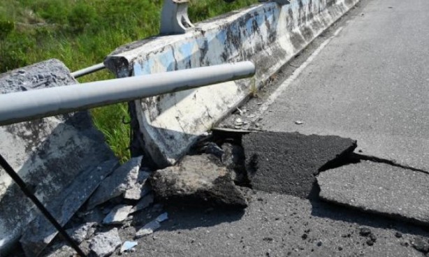 Foto - Tayvan'daki şiddetli deprem sonrası yıkım görüntülendi!