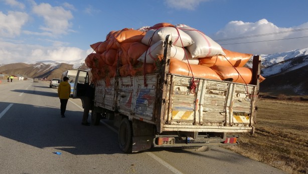Foto - Taziyeye gidenleri taşıyan minibüs kaza yaptı! Yaralılar var