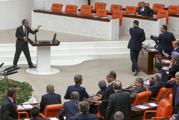 Foto - TBMM'de "Sen kimsin?" kavgası