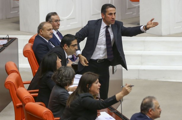 Foto - TBMM'de "Sen kimsin?" kavgası