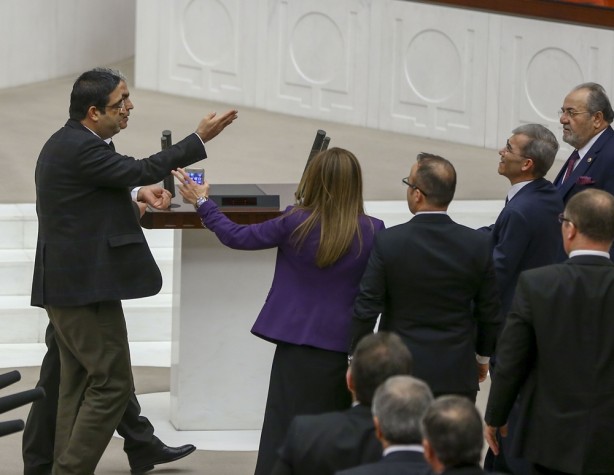 Foto - TBMM'de "Sen kimsin?" kavgası