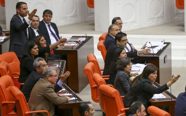 Foto - TBMM'de "Sen kimsin?" kavgası