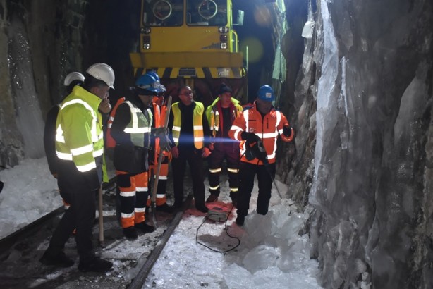 Foto - TCDD görevlileri buz mesaisinde