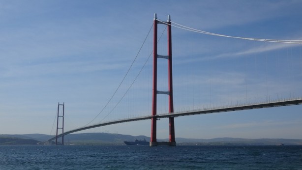 Foto - ‘TCG Anadolu’ 1915 Çanakkale Köprüsü'nün altından geçti