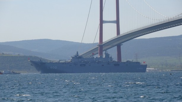 Foto - ‘TCG Anadolu’ 1915 Çanakkale Köprüsü'nün altından geçti