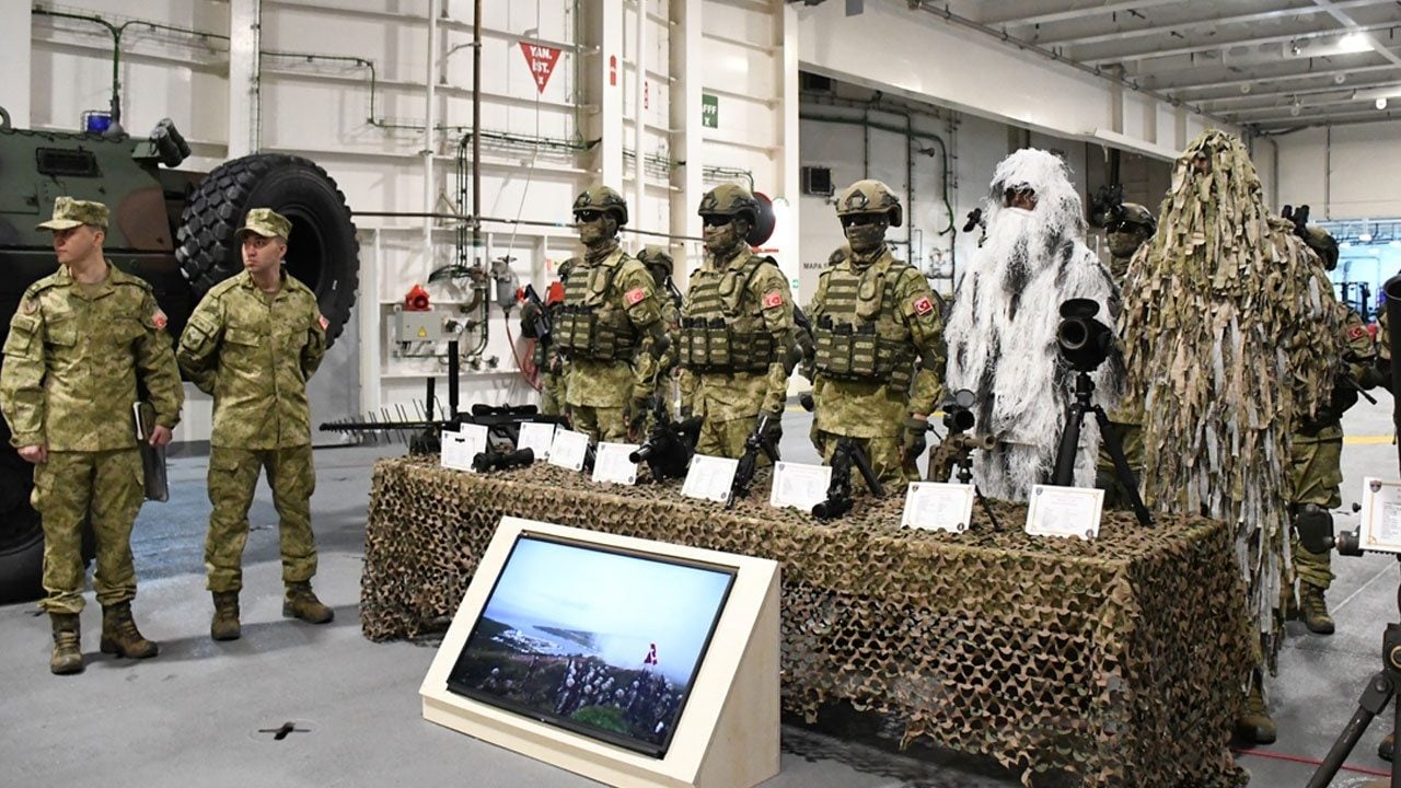 Foto - TCG Anadolu Arnavutluk'ta nefesleri kesti