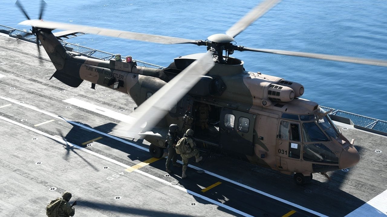 Foto - TCG Anadolu Arnavutluk'ta nefesleri kesti