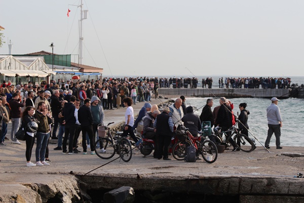 TCG Anadolu Çanakkale Boğazı'ndan geçti