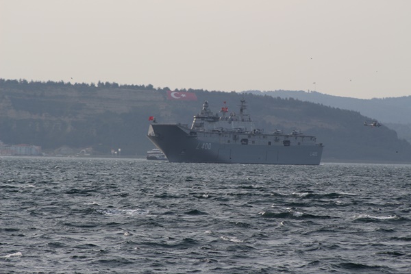 Foto - TCG Anadolu Çanakkale Boğazı'ndan geçti