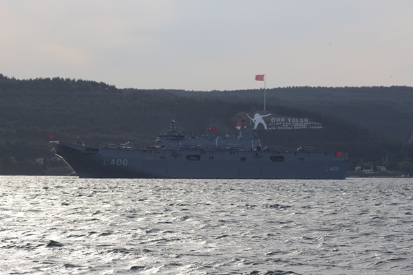 Foto - TCG Anadolu Çanakkale Boğazı'ndan geçti