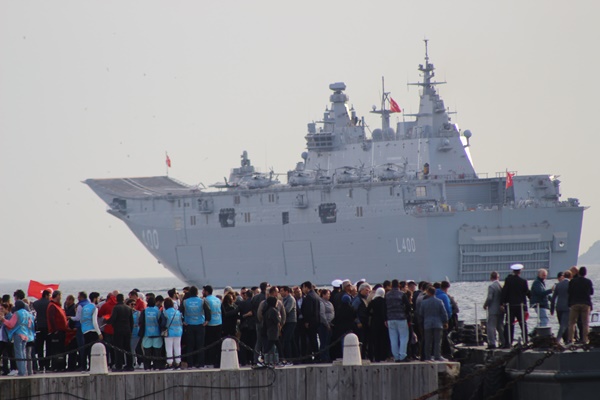 Foto - TCG Anadolu Çanakkale Boğazı'ndan geçti