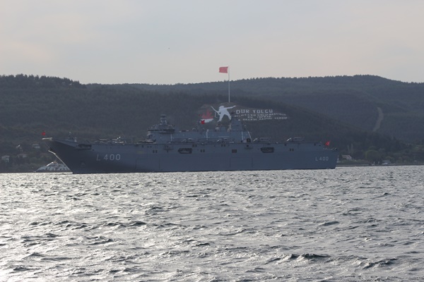 Foto - TCG Anadolu Çanakkale Boğazı'ndan geçti