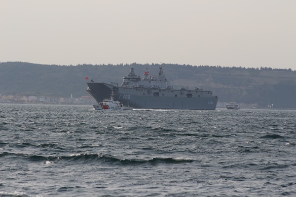 Foto - TCG Anadolu Çanakkale Boğazı'ndan geçti