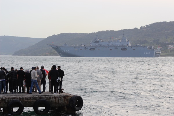 Foto - TCG Anadolu Çanakkale Boğazı'ndan geçti