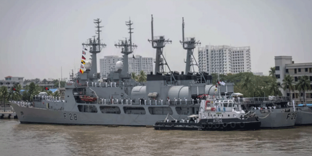 TCG Kınalıada, Chittagong Limanı'nda