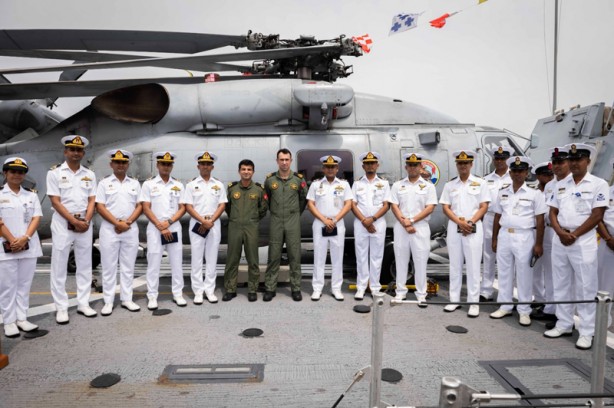 Foto - TCG Kınalıada, Chittagong Limanı'nda