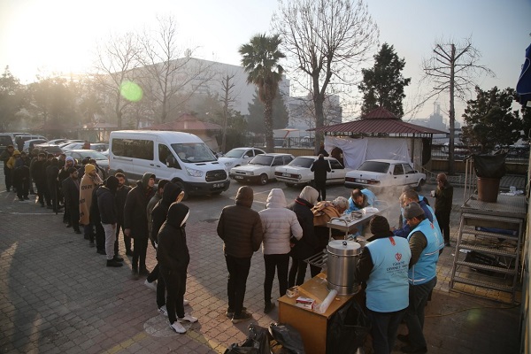 Foto - TDV 3 öğün 3 bin kişilik yemek ikram ediyor