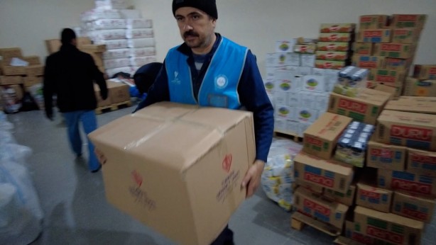 Foto - TDV deprem bölgelerinde lojistik merkezleriyle yaraları sarıyor