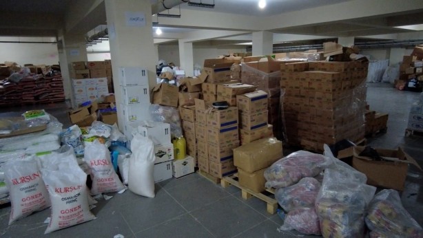 Foto - TDV deprem bölgelerinde lojistik merkezleriyle yaraları sarıyor