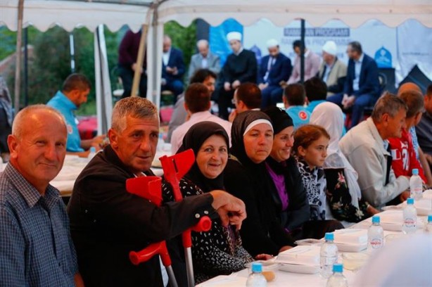 Foto - TDV Milodraz köyünde "İyilik Sofrası" kurdu