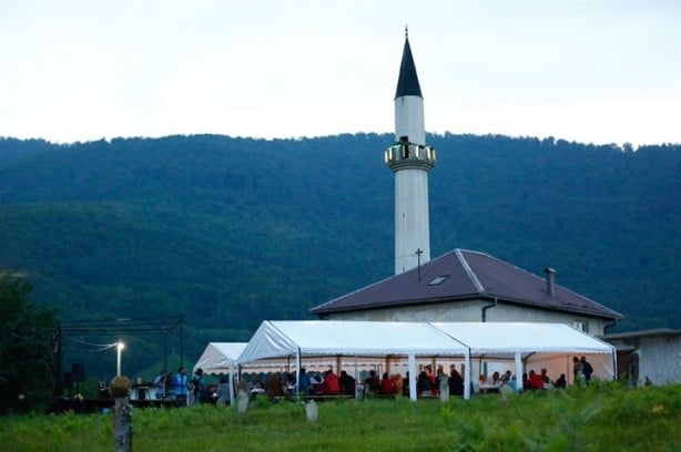 Foto - TDV Milodraz köyünde "İyilik Sofrası" kurdu