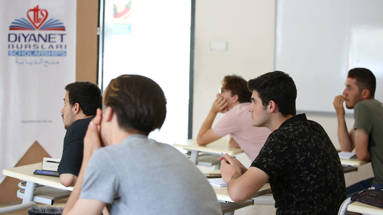  TDV’den 700 Filistinli öğrenciye umut: 8 bin öğrenciye eğitim desteği