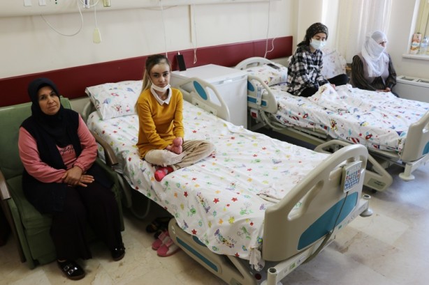 Foto - Tedavi edilen 6 kelebek hastası ilk kez katı gıdayla beslendi