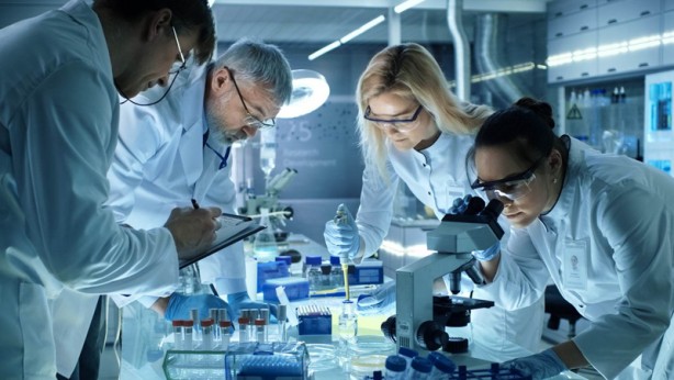 Foto - Tedavisi olmayan hastalıklar üzerine çalışan bilim insanlarına vatandaşlık verdiler