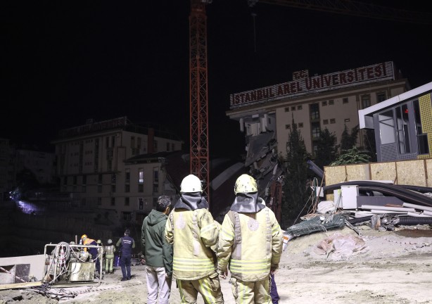 Foto - Tedbir amaçlı boşaltılan üniversite binası çöktü