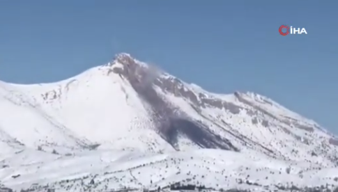 Foto - Tedirgin eden gelişme! Deprem sonrası dağ yanmaya başladı