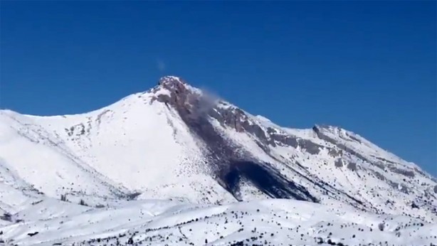 Tedirgin eden gelişme! Deprem sonrası dağ yanmaya başladı