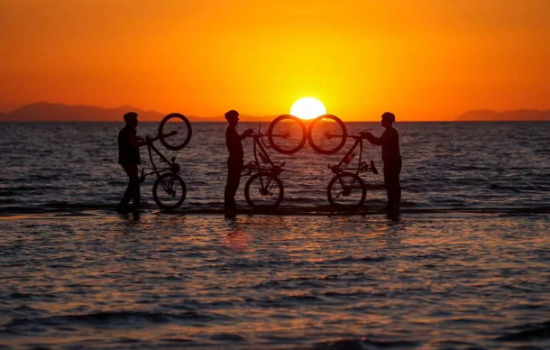 Foto - Tedirginlik her geçen gün artıyor! Gölün içinde bisiklet keyfi