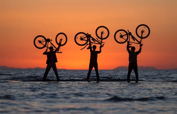 Foto - Tedirginlik her geçen gün artıyor! Gölün içinde bisiklet keyfi