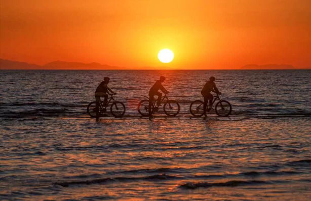 Foto - Tedirginlik her geçen gün artıyor! Gölün içinde bisiklet keyfi