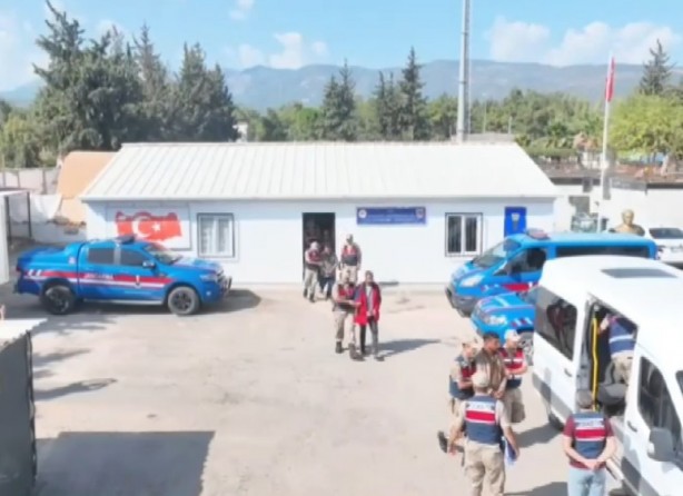 Foto - Tefeciden sahtekara, hırsızdan düzenbaza… Polis paketliyor paketliyor bitmiyor