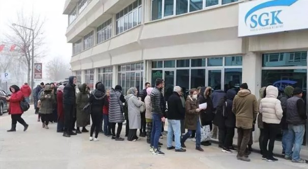 Foto - Tehlike çanları çalıyor! Bu gidişle herkes yatacak! İşte emeklilerin çalışanları geçtiği yerler