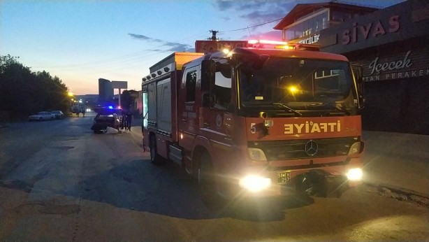 Foto - Tehlikeli anlar! Drift atarken refüje çıkan sürücü yaralı olarak kaçtı, fenalaşınca durdu